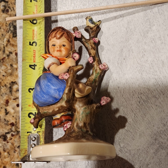 Goebel Hummel-Apple Tree Girl  Figurine/Girl Sitting in Tree with Bird On Branch - Picture 11 of 12